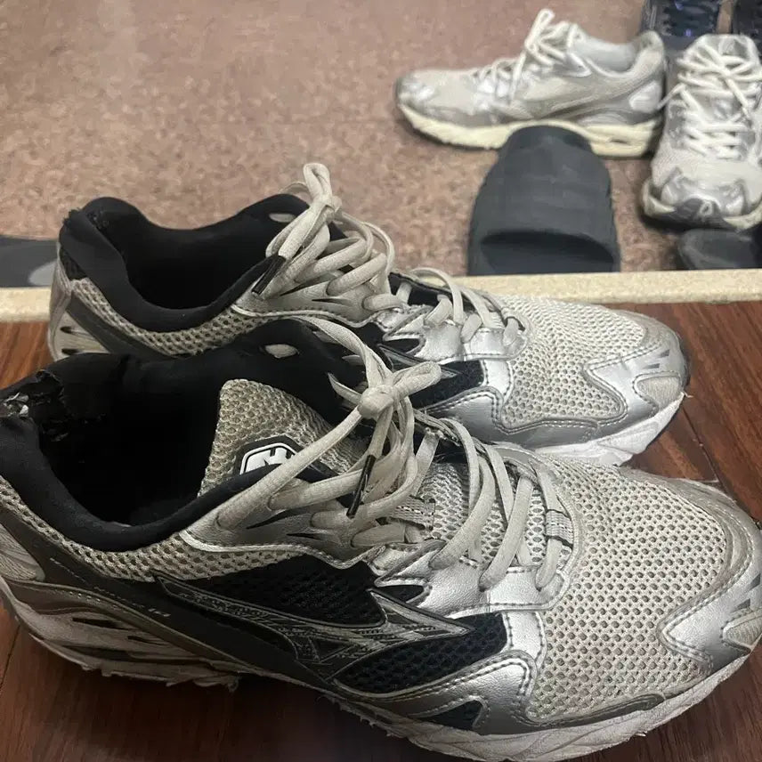 [BUNJANG] Mizuno Athletic Shoes Size 265 / 미즈노 운동화