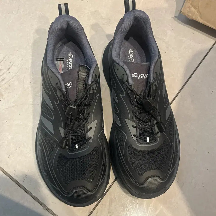 [BUNJANG] Discovery Expedition Black Hiking Shoes / 디스커버리 익스페디션 검정 운동화