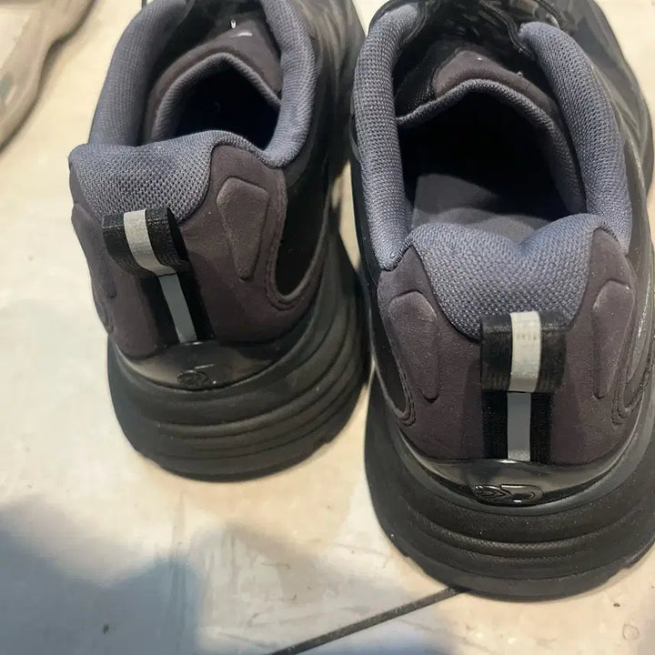[BUNJANG] Discovery Expedition Black Hiking Shoes / 디스커버리 익스페디션 검정 운동화