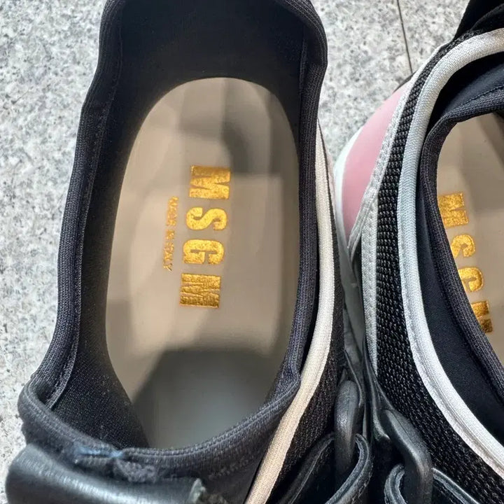 [SOLD OUT] MSGM 블랙 핑크 벨크로 운동화