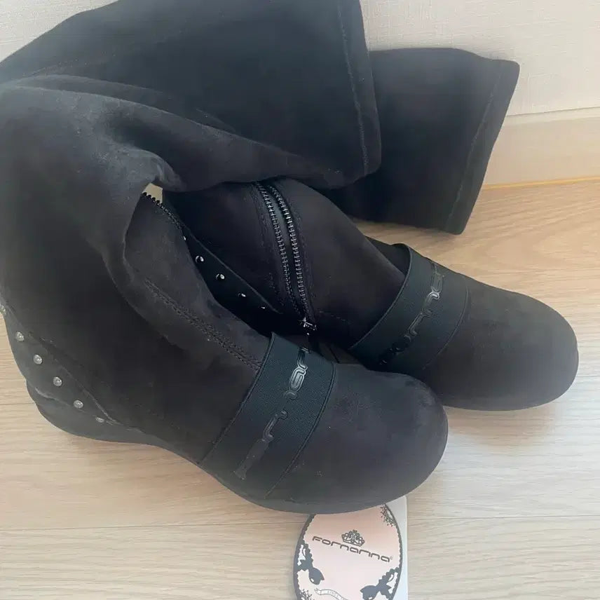 [BUNJANG] Skechers Black Slip-On Boots (245) &amp; Forever Ring Suede Long Boots (240) / 스케쳐스 블랙 슬립온 245 털 부츠와 포나리나 스웨이드 부츠240