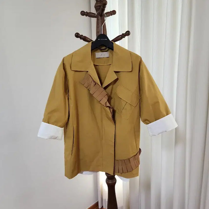 [BUNJANG] LEBEIGE Frill Detail Half Jacket Mustard Beige Cotton Blend Size 91-97-16 / 르베이지(LEBEIGE) 프릴 디테일 하프 자켓 (사이즈 91-97-16