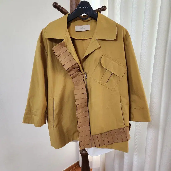 [BUNJANG] LEBEIGE Frill Detail Half Jacket Mustard Beige Cotton Blend Size 91-97-16 / 르베이지(LEBEIGE) 프릴 디테일 하프 자켓 (사이즈 91-97-16