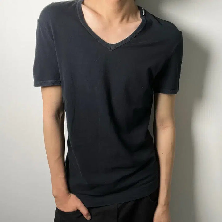 [BUNJANG] Dolce &amp; Gabbana Black V-Neck Short Sleeve T-Shirt / 돌체앤가바나 블랙 브이넥 반팔 티셔츠
