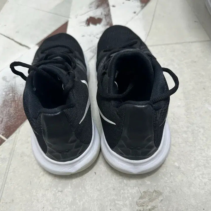 [BUNJANG] Nike Kyrie Flytrap Black / 나이키 카이리 플라이트랩 블랙