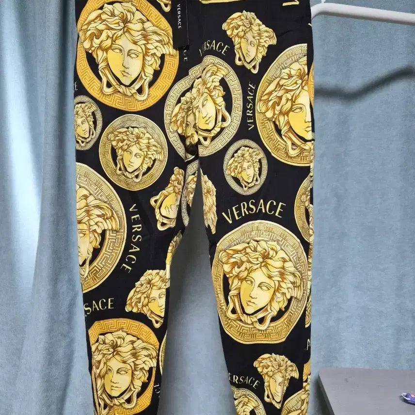 [BUNJANG] Versace Medusa Training Jogger Pants (M) / [m]베르사체 메두사 트레이닝 조거 팬츠