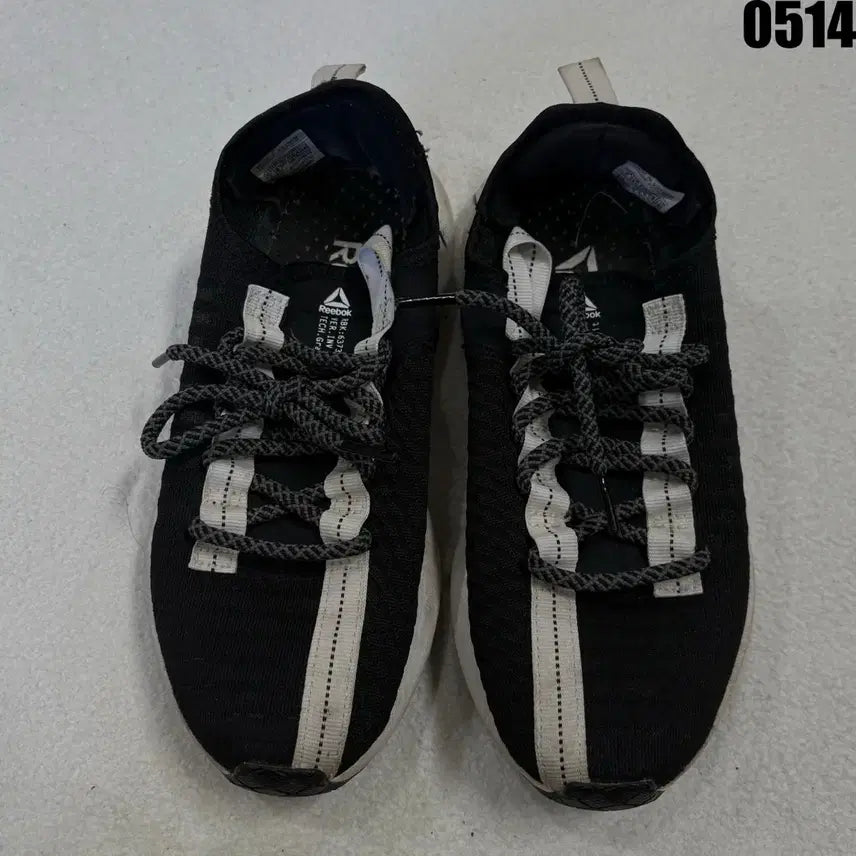 [BUNJANG] Reebok Black Running Shoes 240 / 리복 검정색 운동화 런닝화 스타일 240