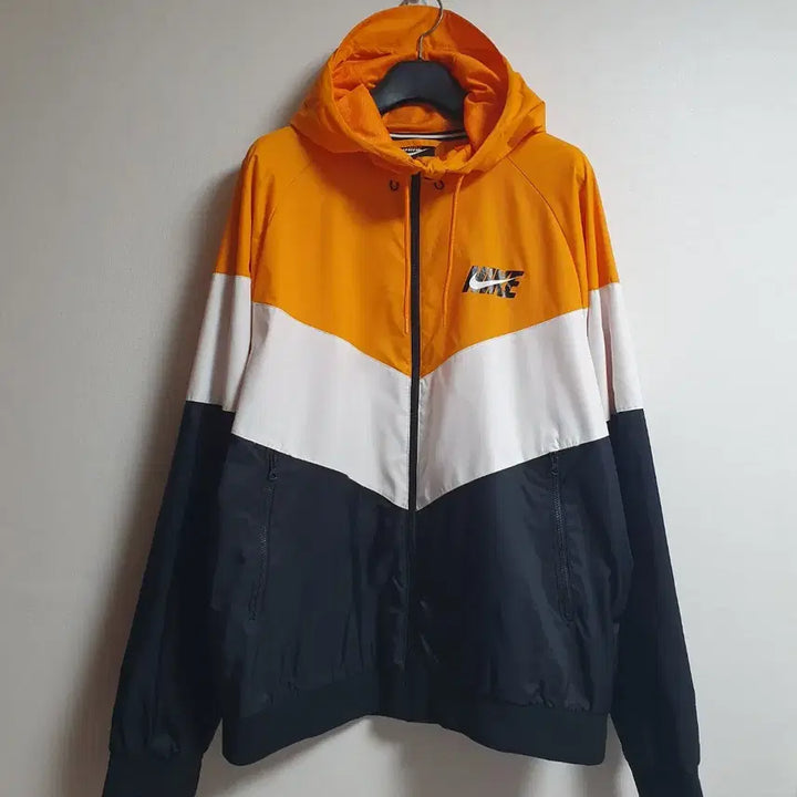 [BUNJANG] Nike Windrunner Colorblock Hooded Jacket Orange / 나이키 윈드러너 바람막이 자켓 오렌지 105