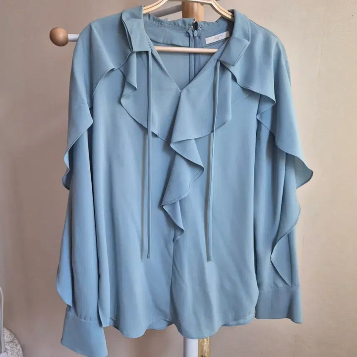 [SOLD OUT] 지고트 프릴 블라우스 블루