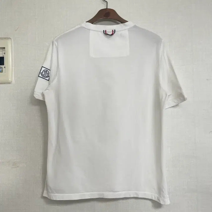 [BUNJANG] Moncler White Three-Stripe Pocket T-Shirt (L) / 몽클레어 화이트 삼선 포켓 반팔티 L