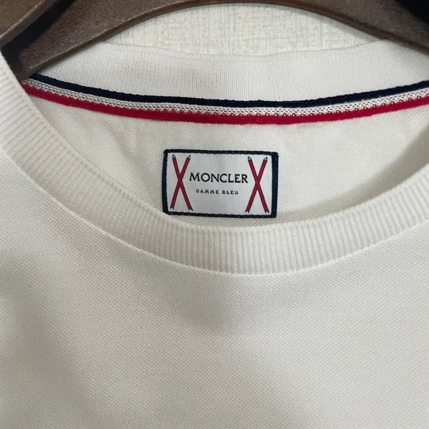 [BUNJANG] Moncler White Three-Stripe Pocket T-Shirt (L) / 몽클레어 화이트 삼선 포켓 반팔티 L