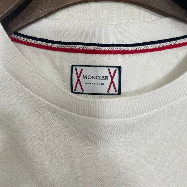 [BUNJANG] Moncler White Three-Stripe Pocket T-Shirt (L) / 몽클레어 화이트 삼선 포켓 반팔티 L