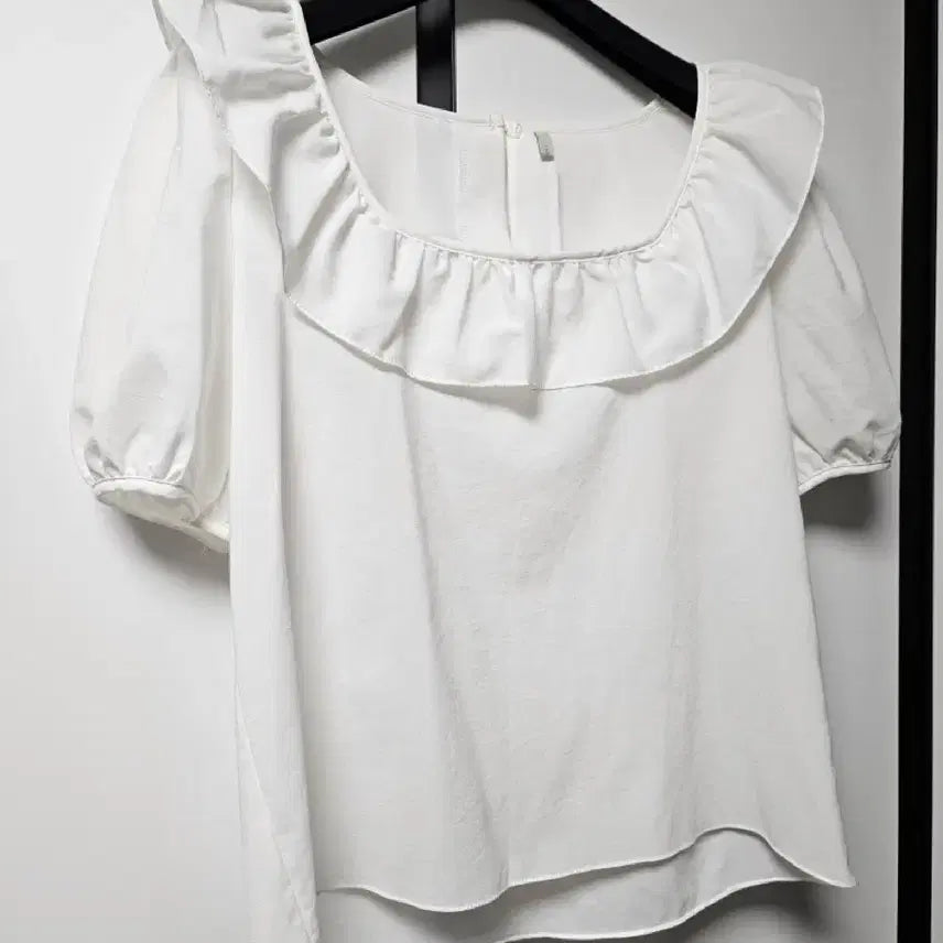 [BUNJANG] Frill Neckline Blouse / 프릴 예쁜 블라우스