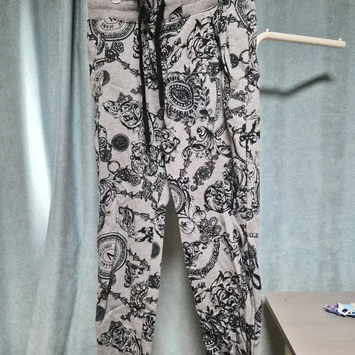 [BUNJANG] Versace Logo Design Jogger Pants / [L]베르사체 로고디자인 조거 팬츠