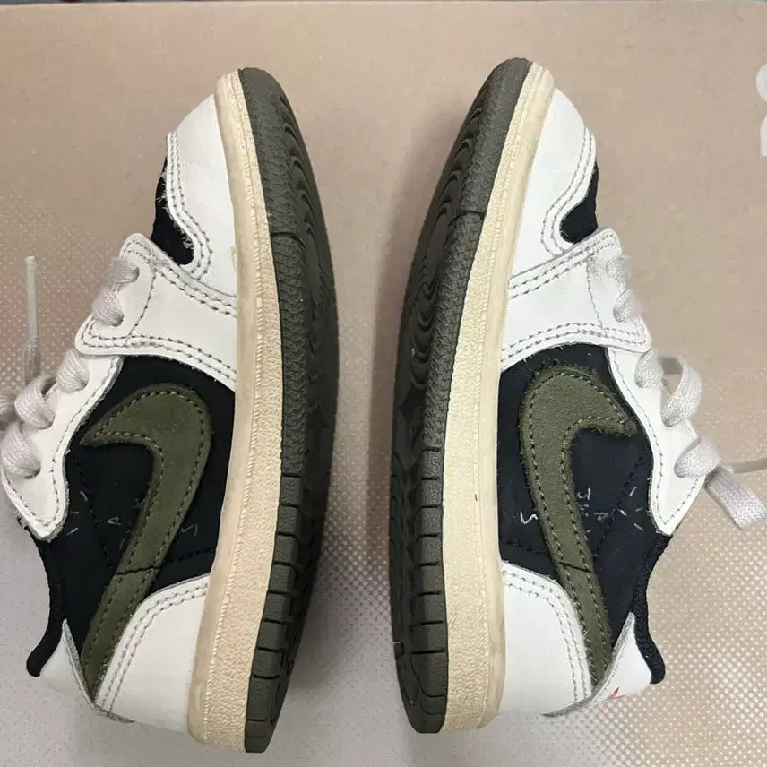 [BUNJANG] Nike Air Jordan 1 Low Travis Scott Medium Olive Toddler Shoes (140) / 나이키 조던1x트래비스스캇 미디엄 올리브 토틀러 (140)