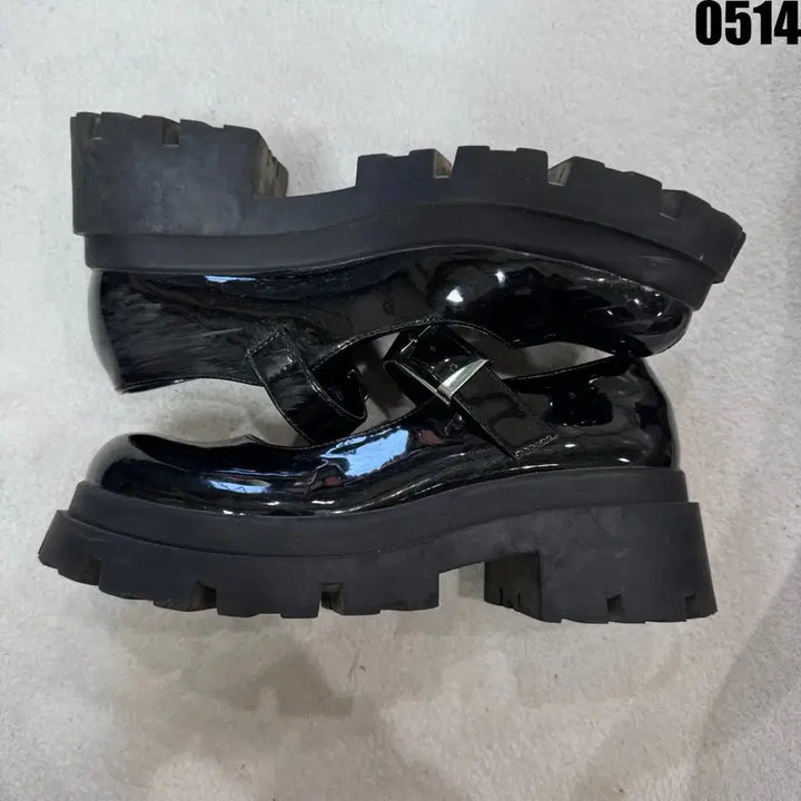 [BUNJANG] Black Patent Leather Mary Jane Platform Shoes Size 250 / 블랙 에나멜 통굽 메리제인 슈즈 250