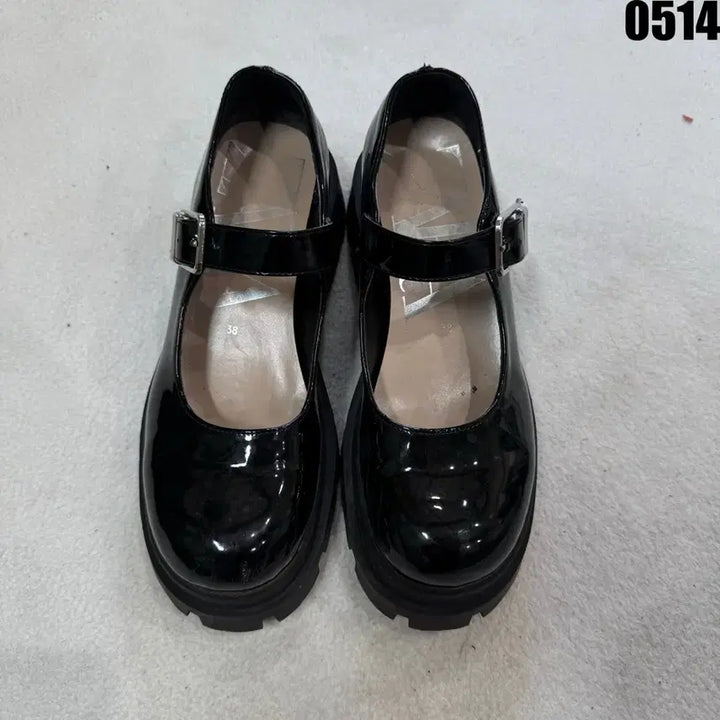[BUNJANG] Black Patent Leather Mary Jane Platform Shoes Size 250 / 블랙 에나멜 통굽 메리제인 슈즈 250