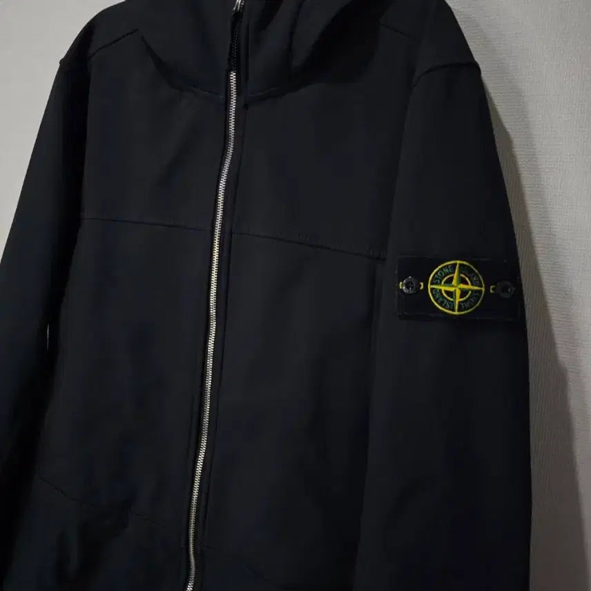 [BUNJANG] Stone Island Softshell Hooded Jacket - Size L / 정품 스톤아일랜드 소프트쉘 후드 자켓 100/L