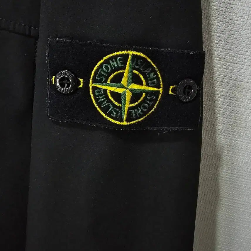 [BUNJANG] Stone Island Softshell Hooded Jacket - Size L / 정품 스톤아일랜드 소프트쉘 후드 자켓 100/L