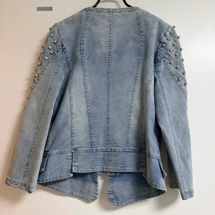 [BUNJANG] Stone Washed Denim Jacket with Cubic Details / 멋스러운 스톤 워싱 데님 자켓