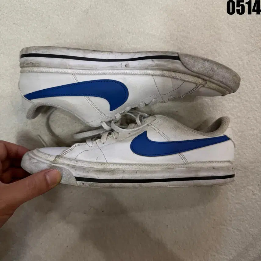 [BUNJANG] Nike White/Blue Sneakers / 나이키 흰/파 운동화 240