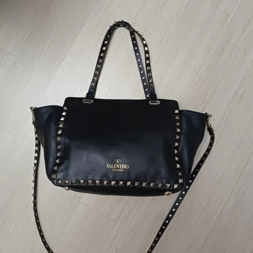 [BUNJANG] Valentino Rockstud Black Leather Tote Bag / 정품 발렌티노 락스터드 블랙 토트백