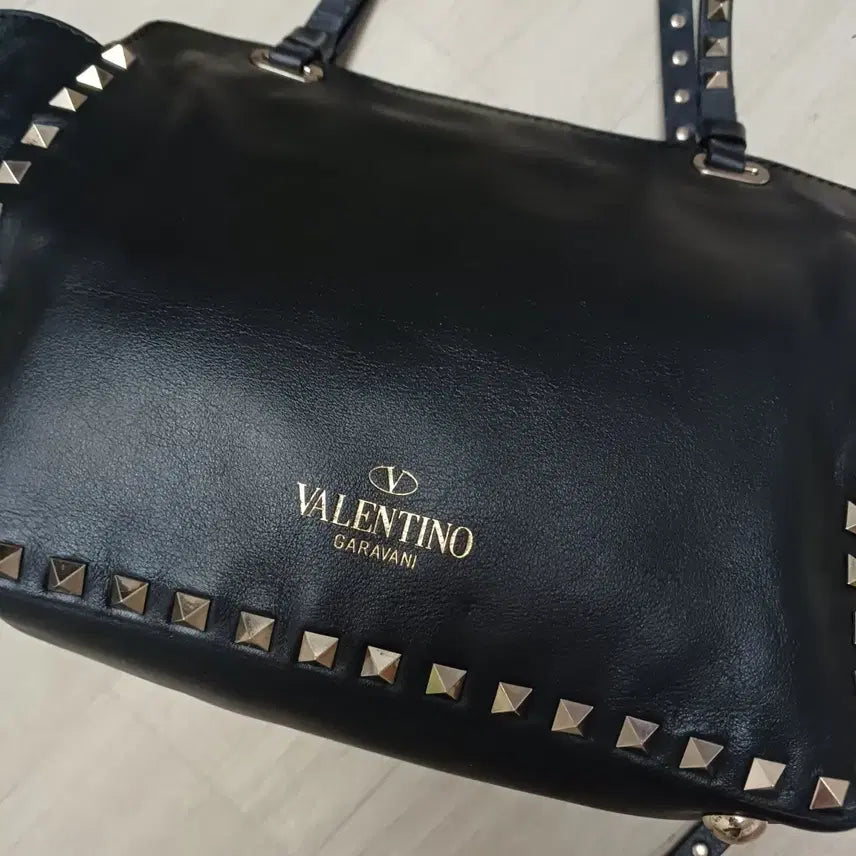 [BUNJANG] Valentino Rockstud Black Leather Tote Bag / 정품 발렌티노 락스터드 블랙 토트백