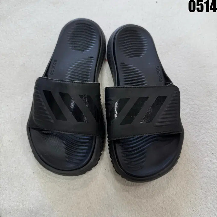 [BUNJANG] Adidas Black Slides 235 / 아디다스 검정 슬리퍼 235