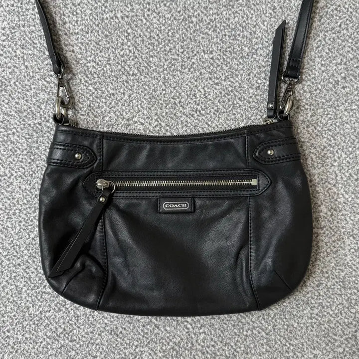 [BUNJANG] Coach Leather Shoulder Bag / Coach 코치 가죽 숄더백