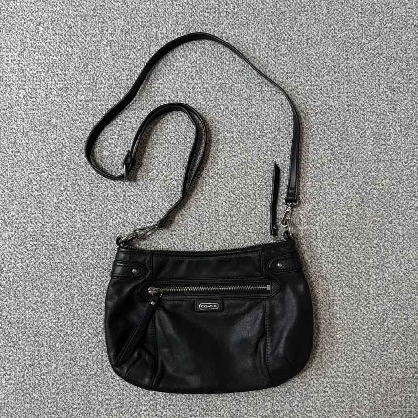 [BUNJANG] Coach Leather Shoulder Bag / Coach 코치 가죽 숄더백