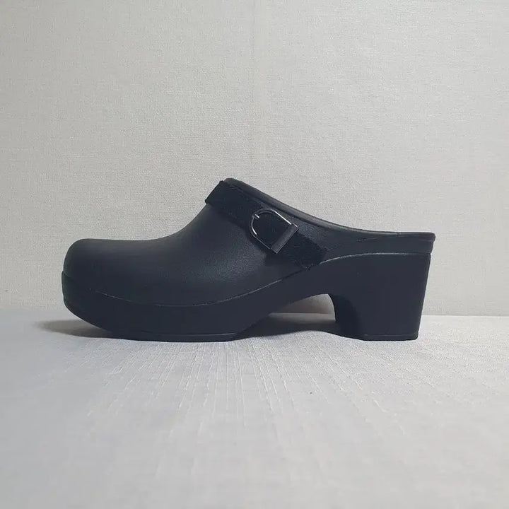 [BUNJANG] Crocs Sarah Buckled Heel Clogs Black / 240mm 크록스 사라 벨티드 힐 클로그 블랙