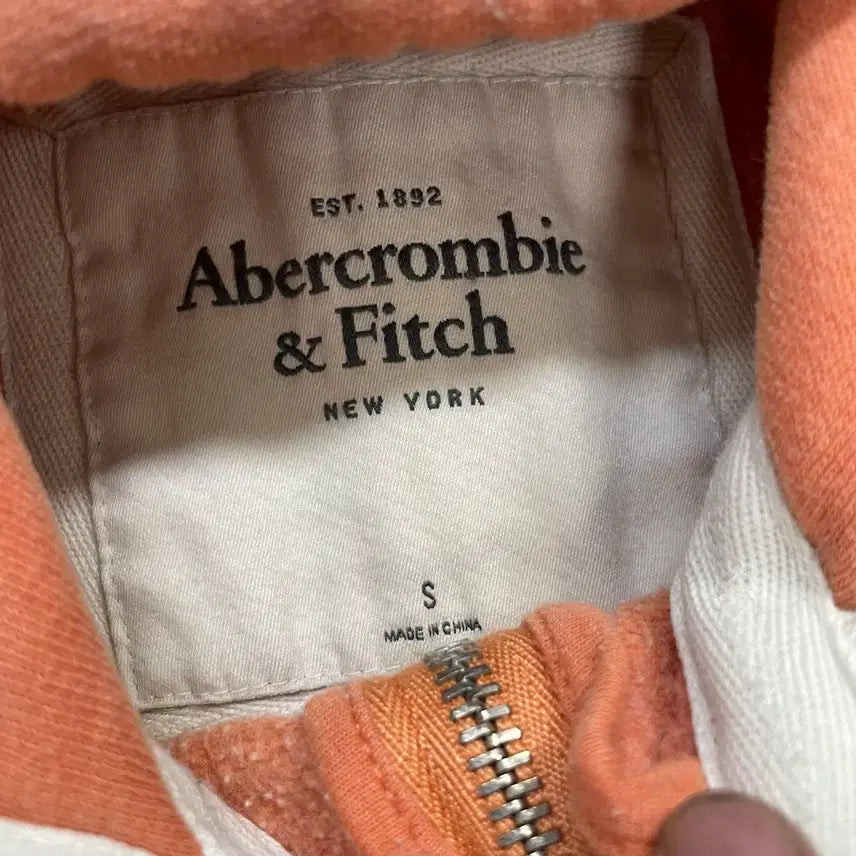 [BUNJANG] Abercrombie &amp; Fitch Spell Logo Hoodie Zip-up / 아베크롬비 스펠 로고 후드집업