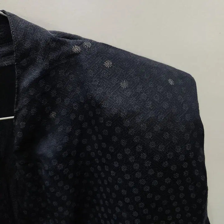 [BUNJANG] Vintage Avant-Garde Dot Black Blouse (S) / 빈티지 아방가르드 도트 블랙 블라우스 S