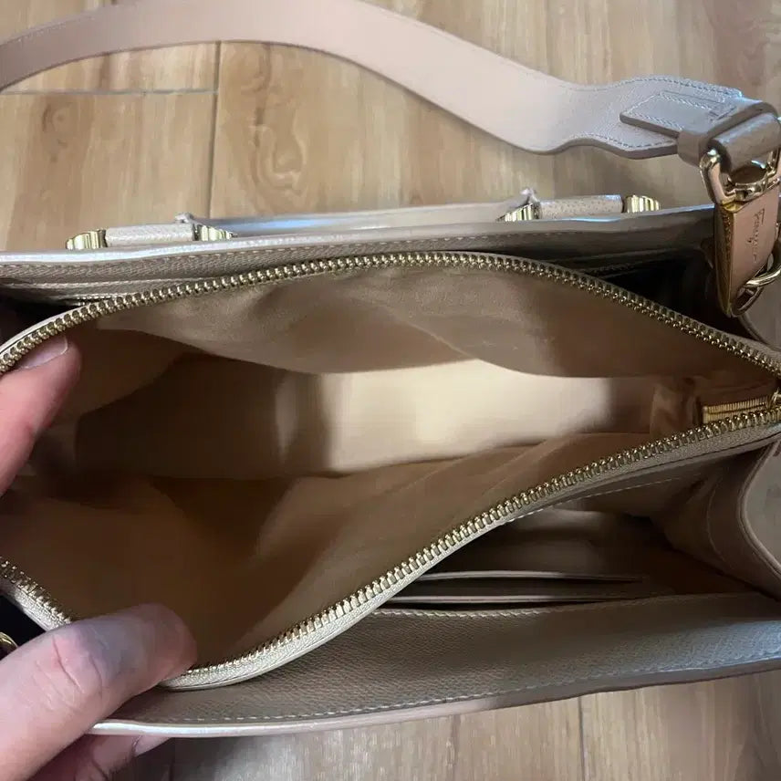 [BUNJANG] Salvatore Ferragamo Medium Gancini Today Bag / 페레가모 투데이백 미듐 정품