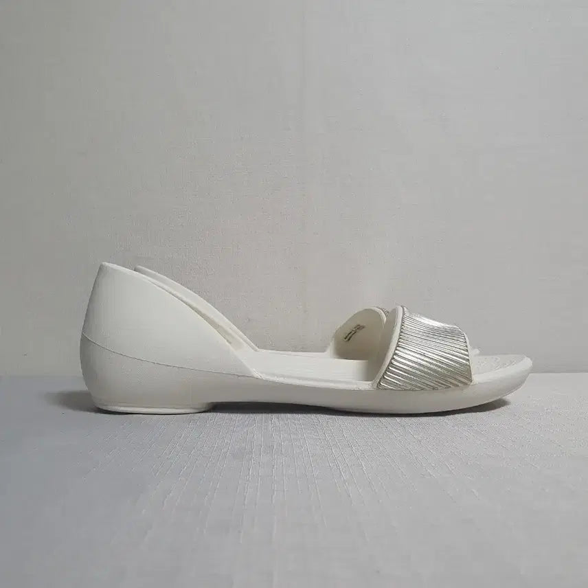 [BUNJANG] Crocs Lina Embellished Dorsay Flat Sandals (Women&