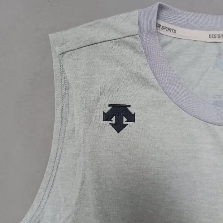 [BUNJANG] Descente Sport Sleeveless T-Shirt 100 Polyester / [100] 데상트 스포츠 슬리브리스 민소매 티셔츠
