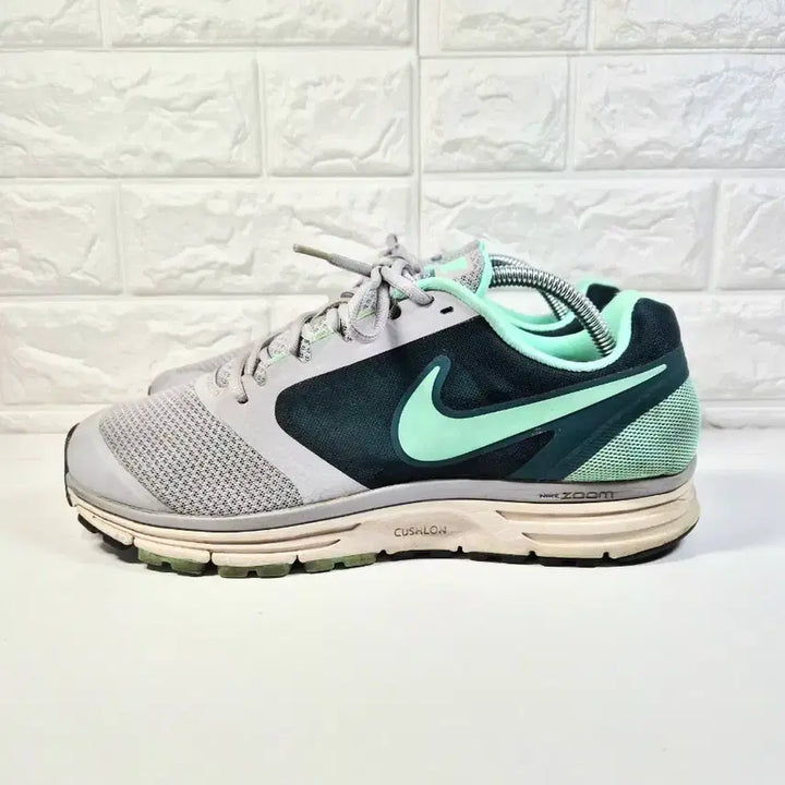 [BUNJANG] Nike Zoom Vomero 8 Running Shoes / 나이키 275 줌 보메로 8 런닝화 운동화