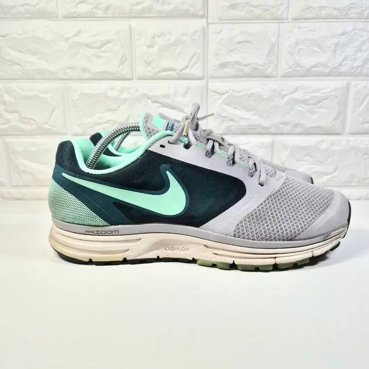 [BUNJANG] Nike Zoom Vomero 8 Running Shoes / 나이키 275 줌 보메로 8 런닝화 운동화