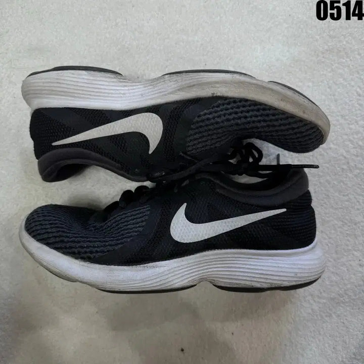 [BUNJANG] Nike Revolution Black Sneakers 235 / 나이키 레볼루션 블랙 운동화 235