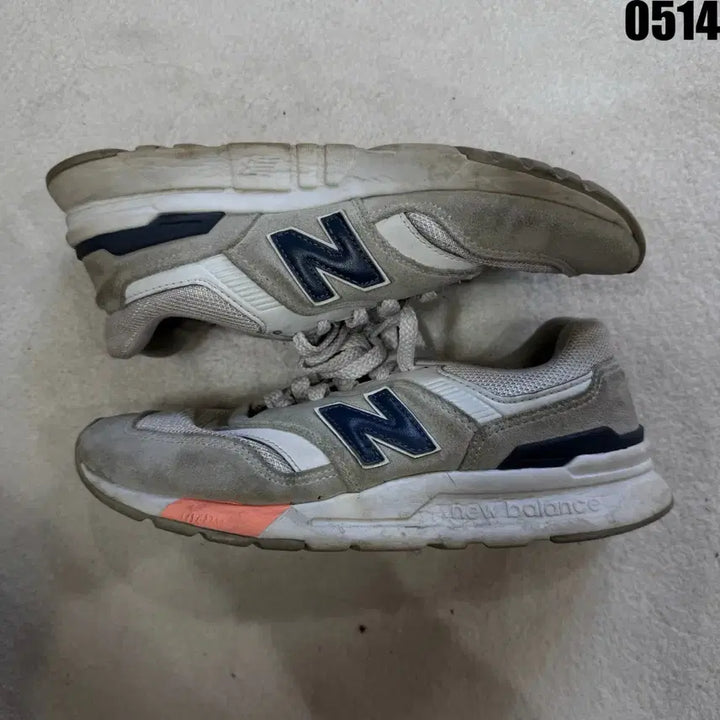 [BUNJANG] New Balance 997 Grey Sneakers Size 240 / 뉴발란스 997 회색 운동화 240