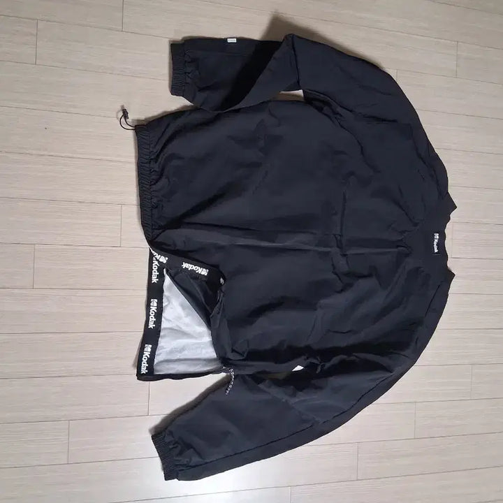 [SOLD OUT] 코닥 블랙 바람막이 풀오버
