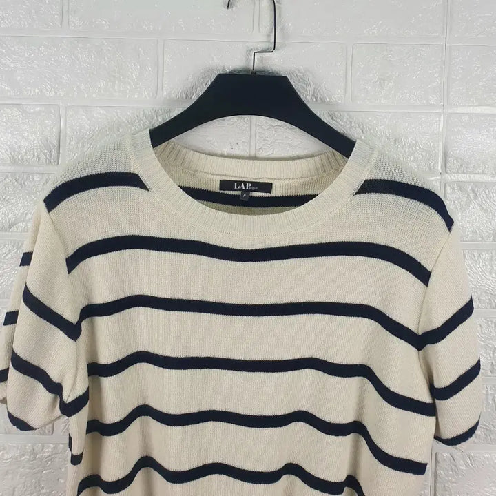 [BUNJANG] FLAP Round Neck Cropped Knit / [F]LAP 랩 크롭 라운드 니트