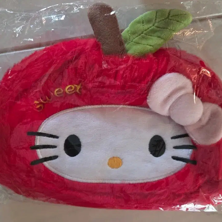 [BUNJANG] Hello Kitty Apple Shaped Pouch / 키티과일모양파우치