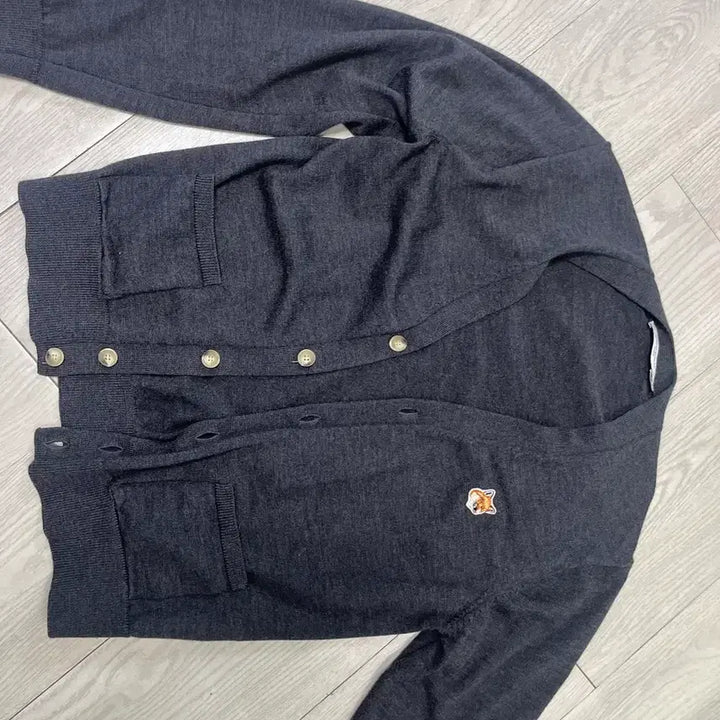 [BUNJANG] Maison Kitsuné Fox Head Patch Classic Cardigan Anthracite Mélange / 메종 키츠네 폭스 헤드 패치 클래식 가디건 앤트러사이트 멜란지