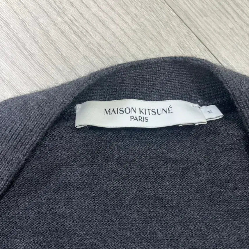 [BUNJANG] Maison Kitsuné Fox Head Patch Classic Cardigan Anthracite Mélange / 메종 키츠네 폭스 헤드 패치 클래식 가디건 앤트러사이트 멜란지