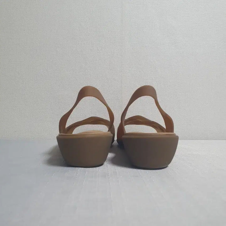 [BUNJANG] Crocs Isabella Jelly Slingback Mini Wedge Bronze / 240mm 크록스 이사벨라 젤리 슬링백 미니웨지 브론즈