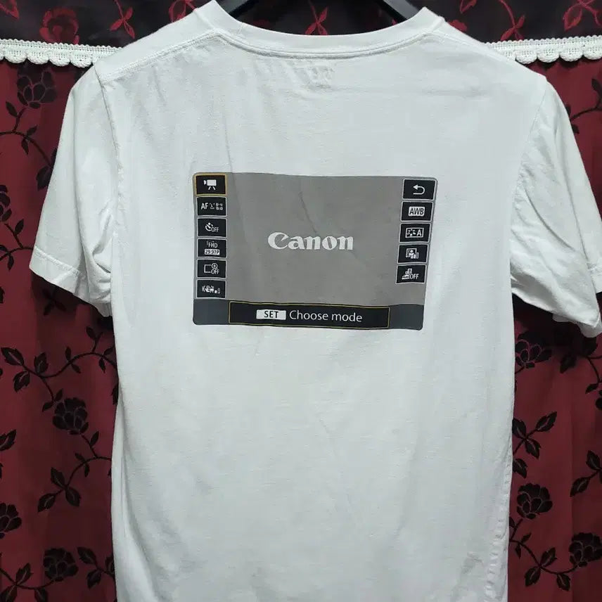 [BUNJANG] Uniqlo White Short Sleeve T-Shirt / 유니클로  반팔티      흰색 EOS M50 Mark II