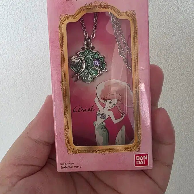 [BUNJANG] Bandai Disney The Little Mermaid Ariel Sparkling Necklace / 반다이 디즈니 인어공주 에리얼 키라키라 목걸이