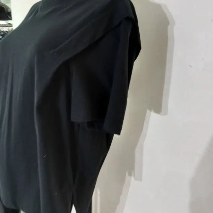 [BUNJANG] Guhho Black Point Asymmetric T-Shirt Free Size / 022 구호 백포인트 언발 티 Free