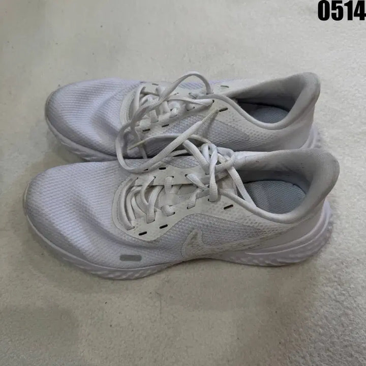 [BUNJANG] Nike Revolution White Sneakers (260) / 나이키 레볼루션 화이트 운동화 260